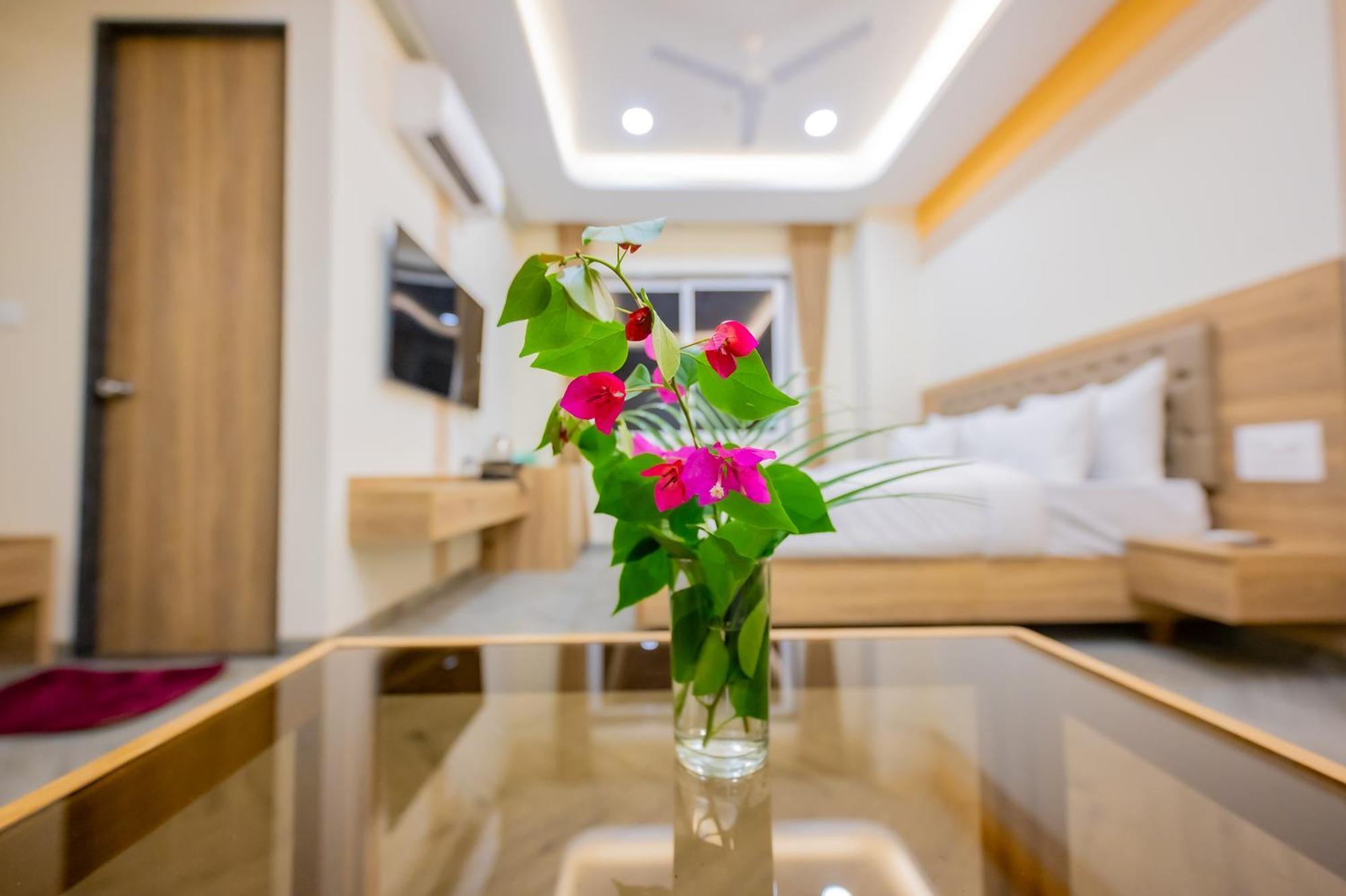 Hotel Lotus Leaf Pali  Esterno foto